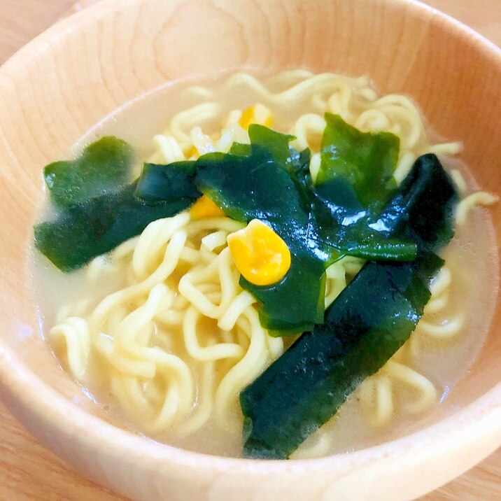 わかめとコーンのバター塩ラーメン